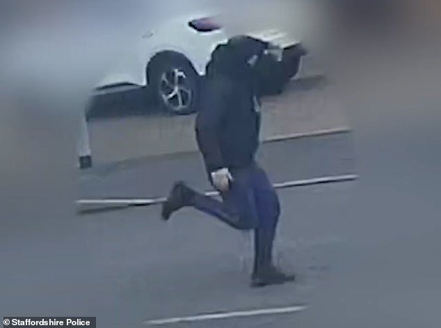 108704833-15842753-Police_previously_released_CCTV_footage_of_a_suspect_as_they_hun-a-1_177952325122.jpeg