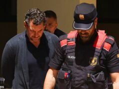 El heredero de Mango acusado de asesinar a su padre multimillonario estaba “obsesionado con el dinero” y “quería su herencia”, dice el juez