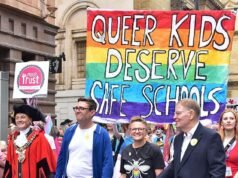 Andy Burnham dijo que los hombres que se identifican como mujeres deberían poder utilizar los baños de mujeres, y sólo una “pequeña minoría”, afirmó.