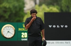 El vuelo tardío obliga al ex golfista de LIV, de 26 años, a renunciar a un lugar en el US Open mientras intenta reconstruir su carrera.