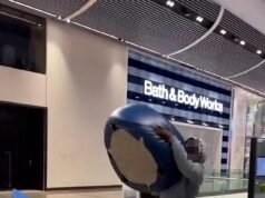 Adolescente de 15 años evita la cárcel después de filmar a un amigo arrojando un sofá desde un balcón en un concurrido centro comercial Westfield