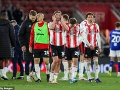 Los enojados jugadores del Southampton hablan sobre el escándalo Spygate después de que la prohibición del club para los play-offs fuera confirmada a pesar de la apelación, mientras el entrenador enfrenta despidos y las estrellas planean transferencias.