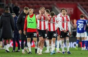 Los enojados jugadores del Southampton hablan sobre el escándalo Spygate después de que la prohibición del club para los play-offs fuera confirmada a pesar de la apelación, mientras el entrenador enfrenta despidos y las estrellas planean transferencias.