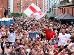 Sólo TRES agentes de policía británicos viajarán al Mundial, frente a los 40 de la Eurocopa 2024, después de que la Policía Federal se negara a pagar a los agentes de policía británicos mientras 15.000 aficionados ingleses “ruidosos” se preparaban para ir a Estados Unidos.