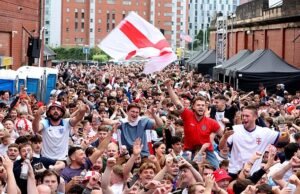Sólo TRES agentes de policía británicos viajarán al Mundial, frente a los 40 de la Eurocopa 2024, después de que la Policía Federal se negara a pagar a los agentes de policía británicos mientras 15.000 aficionados ingleses “ruidosos” se preparaban para ir a Estados Unidos.