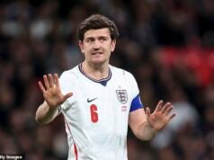 Harry Maguire quedó fuera del equipo de 26 jugadores de Inglaterra para la Copa del Mundo con su madre furiosa “absolutamente disgustada” por la decisión de Thomas Tuchel, y el alemán cometió otras omisiones notables.