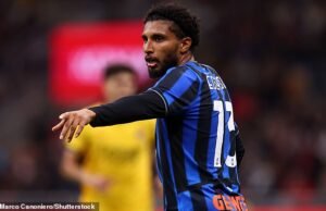 El Manchester United continúa las conversaciones con el Atalanta por el centrocampista brasileño de £ 35 millones después del fracaso del fichaje de la estrella por los gigantes españoles