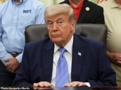 El provocador Trump arremete contra los republicanos por amenazar su ‘fondo para sobornos’ de 1.800 millones de dólares con afirmaciones furiosas