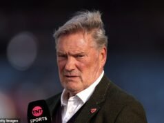La leyenda del Tottenham, Glenn Hoddle, lanza un ataque mordaz contra el capitán del club, Cristian Romero, mientras el defensor regresa a Argentina para ponerse en forma a tiempo para la Copa del Mundo y se pierde el partido decisivo sobre el descenso de los Spurs.