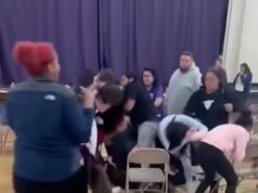 Estalla pelea en la ceremonia de graduación del jardín de infantes después de que una madre de 28 años fuera acusada de acaparar asientos