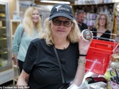 La madre de Spencer Pratt está poniendo su dinero en lo que dice mientras responde a la cuñada “matona” de Jimmy Kimmel, acusada de intentar derribar una pequeña empresa, al mostrar su apoyo a la campaña para la alcaldía de Los Ángeles.