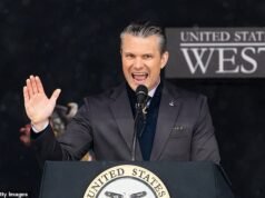 Pete Hegseth da una impresión ‘hilarante’ de Trump que deja enojados a los graduados de West Point… después de la furiosa llamada telefónica del presidente con el jefe de Defensa