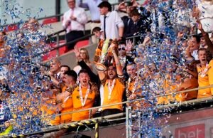 Hull City asegura el ascenso a la Premier League cuando Oli McBurnie anota el último gol de la victoria en la final del play-off del campeonato, después de que el indulto del Middlesbrough resulta temporal tras el drama del Spygate.