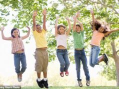 Las escuelas de 11 años en adelante se trasladan en julio para poner fin al verano de abarrotamiento por parte de padres de clase media