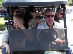 ¡En cuclillas! : Los comerciantes están haciendo las maletas y abandonando temprano el Farm Fest de Jeremy Clarkson, alegando que algunos puestos fueron “bloqueados por un camión”… e incluso Spud Man tuvo problemas para obtener ganancias.