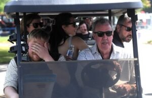 ¡En cuclillas! : Los comerciantes están haciendo las maletas y abandonando temprano el Farm Fest de Jeremy Clarkson, alegando que algunos puestos fueron “bloqueados por un camión”… e incluso Spud Man tuvo problemas para obtener ganancias.