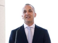 El mundo del fútbol está sorprendido cuando el jefe de la NRL, Andrew Abdo, renuncia para pasar al tenis