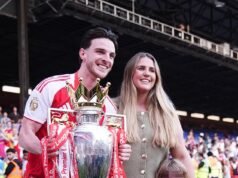 La compañera de Declan Rice, Lauren Fryer, hace una rara aparición pública con él en impresionantes fotografías familiares para celebrar la victoria del título de la Premier League con el Arsenal.