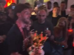 La noche del Arsenal con el trofeo: Declan Rice rapeando, una actuación de ‘North London Forever’… ¡y una noche más temprana que la última vez! Cómo celebraron los campeones en un lugar donde el vino puede costar £56.000