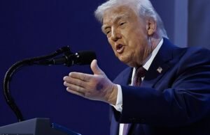 Trump regresa al hospital por TERCERA vez en 13 meses mientras los ex médicos de la Casa Blanca hacen sonar la alarma