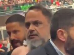El propietario de Nottingham Forest, Evangelos Marinakis, se fue con una camiseta rota y moretones en la cara después de una pelea pública con el sobrino del primer ministro griego.