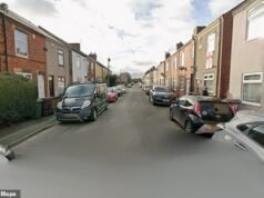 Un hombre y una mujer luchan por sus vidas después de un apuñalamiento en un pueblo: arrestan a un niño de 17 años