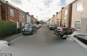 Un hombre y una mujer luchan por sus vidas después de un apuñalamiento en un pueblo: arrestan a un niño de 17 años
