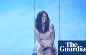 Saturday Night Live: Olivia Rodrigo cumple una doble función como Aziz Ansari como Kash Patel | Sábado por la noche en vivo