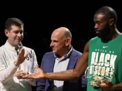 Jaylen Brown no ha expresado frustración con los Celtics, dice Brad Stevens
