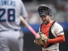 Los Guardianes adquieren al receptor de los Gigantes, Patrick Bailey, en un intercambio que envía la selección del draft de San Francisco y el prospecto LHP