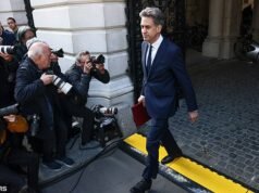 Wes Streeting llega al enfrentamiento ministerial de Downing Street cuando el diputado lo acusa de lanzar un ‘golpe de estado’ contra Keir Starmer: actualizaciones en vivo