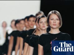 Jugadores de polo preppy, esmóquines atemporales y… cañas de pescar: la historia de las pasarelas de Ralph Lauren – en imágenes | Moda