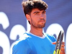 Carlos Alcaraz se retira de Wimbledon por una lesión en la muñeca que también le dejará fuera del Abierto de Francia