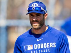 Chris Taylor se retira después de un día, agregado a IL con fractura en el antebrazo
