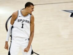 Spurs-Thunder: Victor Wembanyama toca la chicharra de la primera mitad con un tiro desde media cancha en la victoria dominante de los Spurs