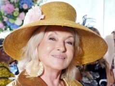 Martha Stewart luce este estilo de sandalias doradas toda la temporada