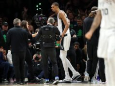 La estrella de los Spurs, Victor Wembanyama, no enfrentará una multa y será suspendido luego de ser expulsado en el Juego 4 por darle un codazo a Naz Reid.