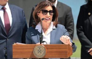 Encuesta muestra que los neoyorquinos no aceptan las disculpas de Hochul y Trump
