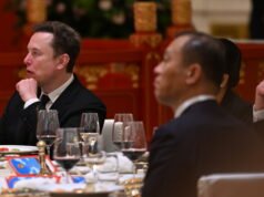 Elon Musk y otros directores ejecutivos en el viaje de Trump a China pidieron ayuda