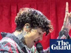 Bring Me the Horizon y Eric Clapton golpeados por objetos lanzados por el público | tráeme el horizonte