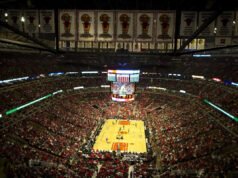 Pancarta del campeonato de los Bulls colgada en el antiguo estadio de Chicago será subastada