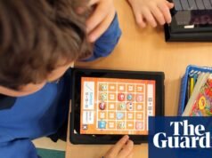 ¿Por qué tantas escuelas hacen que los estudiantes aprendan en pantallas? | Escuelas