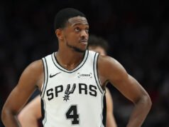 Los All-Star Spurs mantienen a De’Aaron Fox fuera del juego tardío para el Juego 1 de WCF contra Thunder