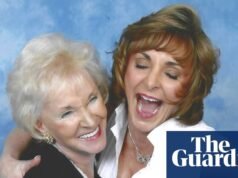 Shirley Ballas mira hacia atrás: ‘Estaba llorando por una ruptura, así que mamá me dio un puñetazo en la cara’ | Familia