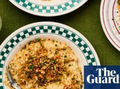 Receta de Meera Sodha de risotto de coliflor y parmesano con pan rallado de limón | Arroz