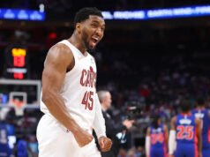 Según los informes, el propietario de los Cavaliers, Dan Gilbert, envió 25 autobuses llenos de fanáticos de Cleveland a Detroit para el Juego 7 contra los Pistons.