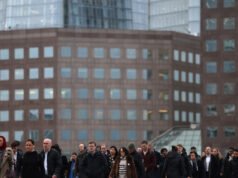 Los empleadores del Reino Unido recortaron la contratación y publicaron menos empleos en abril