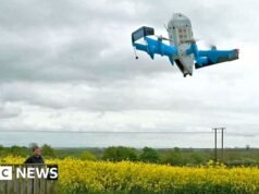 Drone entrega los primeros paquetes de Amazon al Reino Unido