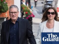 ¿Una chaqueta poderosa? Victoria Starmer marca momento político clave en color crema | Moda