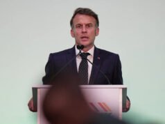 Macron enfrenta una reacción violenta después de interrumpir el panel de la cumbre africana en Kenia
